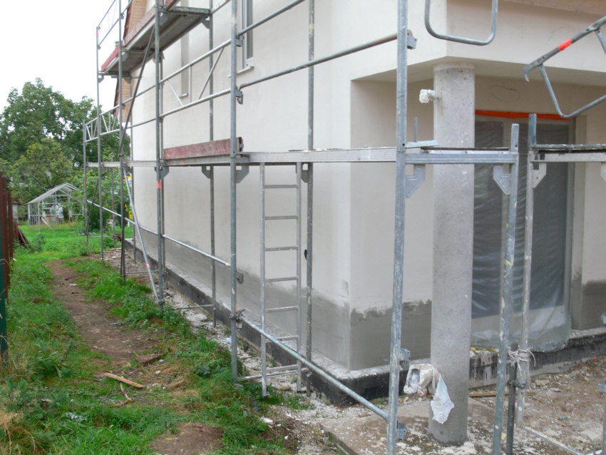 Wohnhausneubau Familie Fess - Verputzen der Aussenwaende