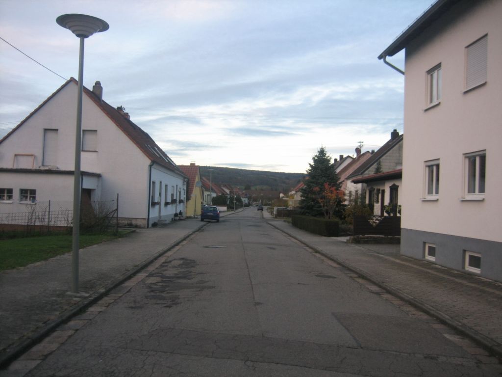 Mandelbachtal Bliesmengen-Bolchen Strassenbau Kettelerstrasse - Strasse vor der Sanierung