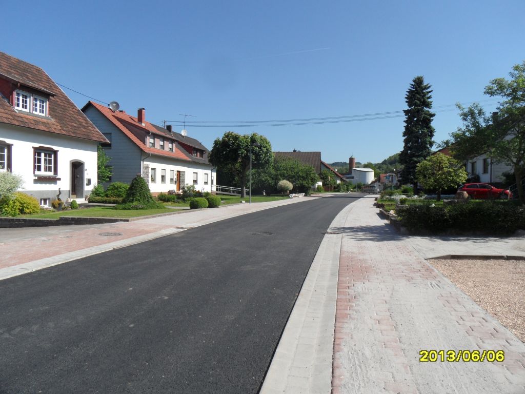 Mandelbachtal Bliesmengen-Bolchen Strassenbau Kettelerstrasse - Strasse nach der Sanierung